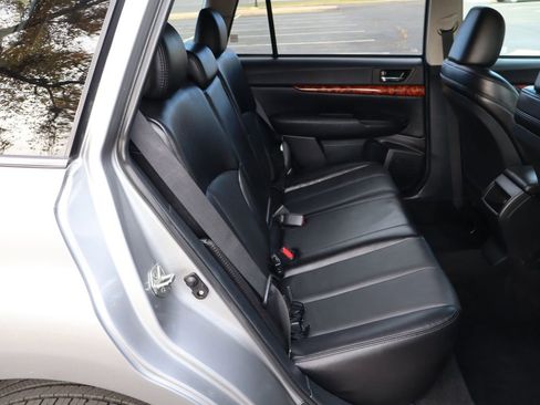 Used 2010 Subaru Outback 3.6R Limited image 21