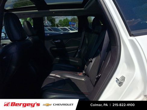 Used 2021 Jeep Cherokee Trailhawk w/ Sun, Sound & Nav Group AWD/4WD image 12