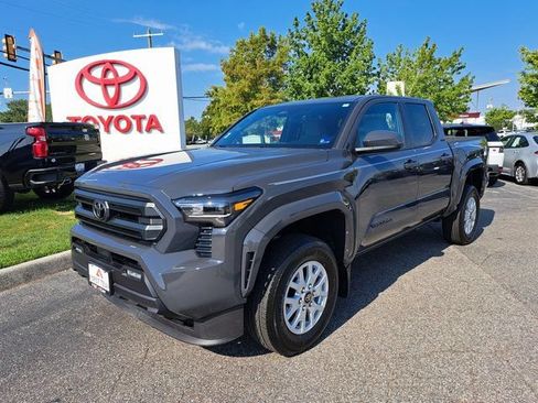 Used 2025 Toyota Tacoma SR5 AWD/4WD image 2