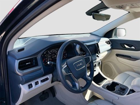 Used 2022 GMC Acadia Denali w/ Denali Ultimate Package image 9