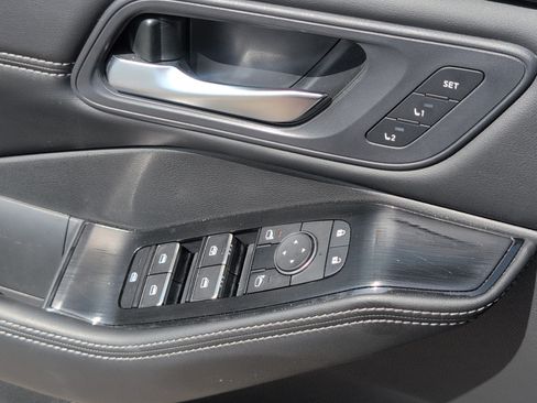 Used 2023 Nissan Rogue SL w/ SL Premium Package FWD image 17