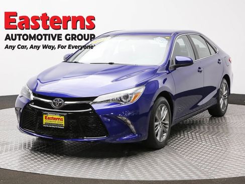 Used 2015 Toyota Camry SE image 1