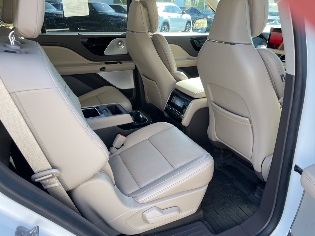 Used 2023 Lincoln Aviator Reserve w/ Equipment Group 201A AWD/4WD image 13