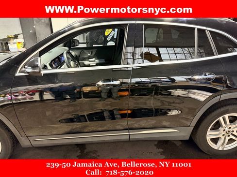 Used 2021 Mercedes-Benz GLA 250 4MATIC w/ Premium Package image 3