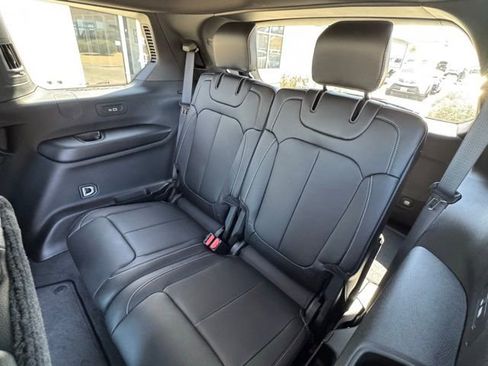 New 2025 Jeep Grand Cherokee L Limited w/ Black Appearance Package image 31