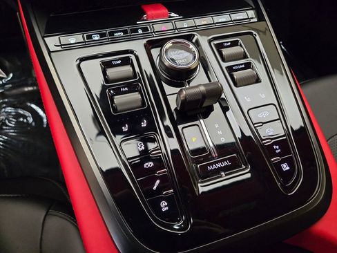Used 2025 Aston Martin DBX 707 AWD/4WD image 39