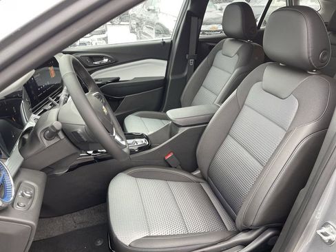 New 2026 Chevrolet Trax LT w/ Sunroof Package image 11