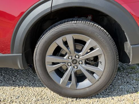 Used 2023 Ford Explorer XLT w/ Equipment Group 202A AWD/4WD image 17