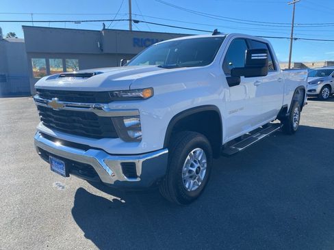 Used 2024 Chevrolet Silverado 2500 LT image 9