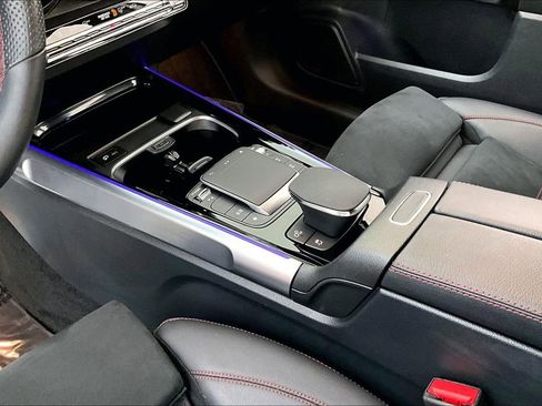 Used 2022 Mercedes-Benz GLB 35 AMG 4MATIC image 17