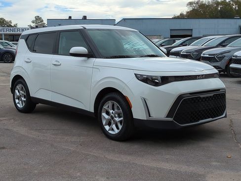 Certified 2024 Kia Soul LX w/ Option Group 015 image 3