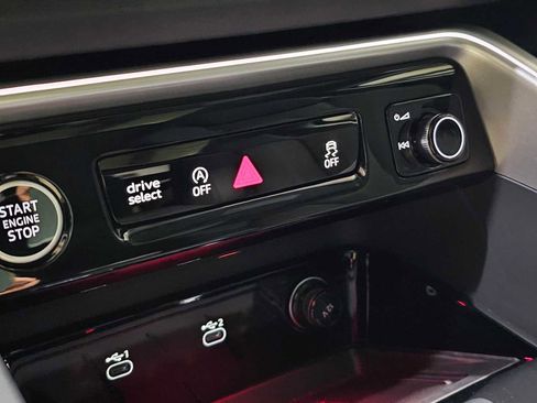 Used 2025 Audi Q5 Prestige image 31