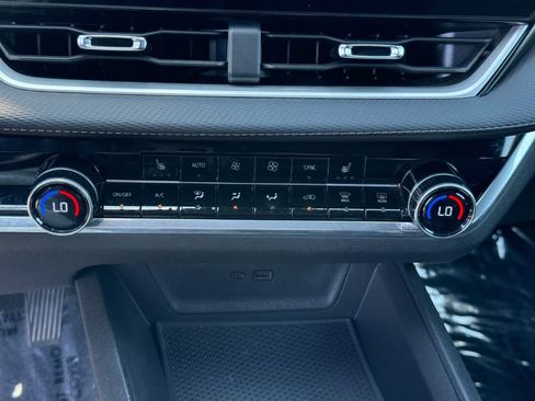 Used 2025 Chevrolet Equinox LT w/ Convenience Package II FWD image 19