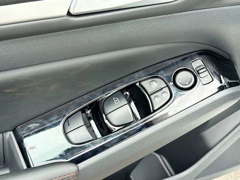 New 2025 Nissan Altima 2.5 SR image 16