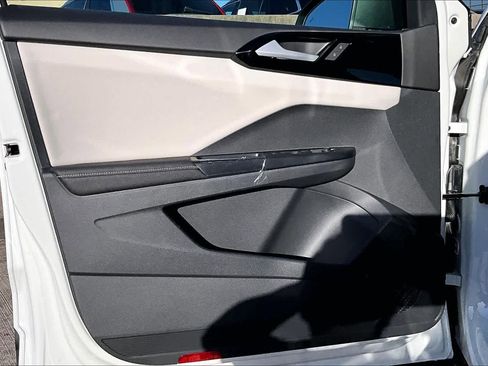 New 2026 Volkswagen Taos S image 10