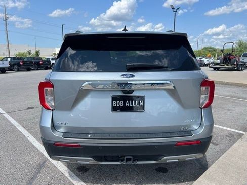Used 2024 Ford Explorer XLT w/ Equipment Group 202A image 4