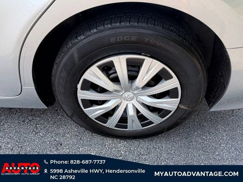 Used 2022 Toyota Camry LE FWD image 30