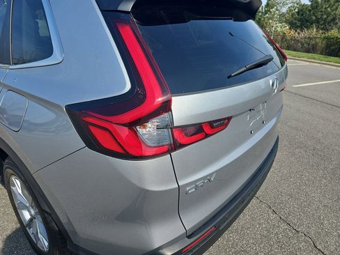 Used 2025 Honda CR-V EX-L image 32