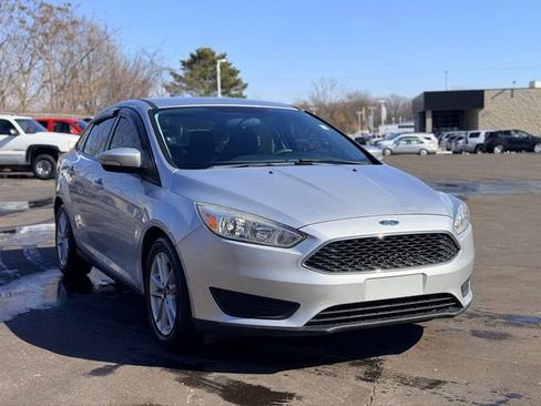 Used 2017 Ford Focus SE image 3