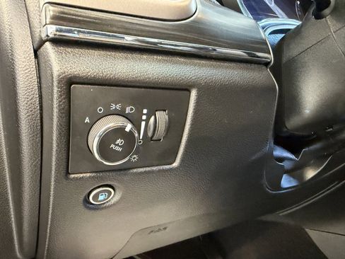 Used 2020 Jeep Grand Cherokee Limited image 33