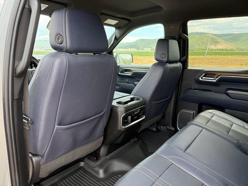 Used 2023 Chevrolet Silverado 1500 High Country w/ Technology Package AWD/4WD image 31