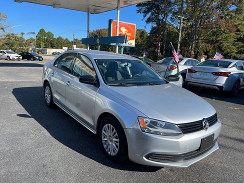 Used 2014 Volkswagen Jetta S image 3