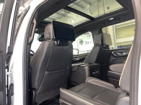 Used 2023 Chevrolet Suburban Premier w/ Advanced Technology Package AWD/4WD image 6
