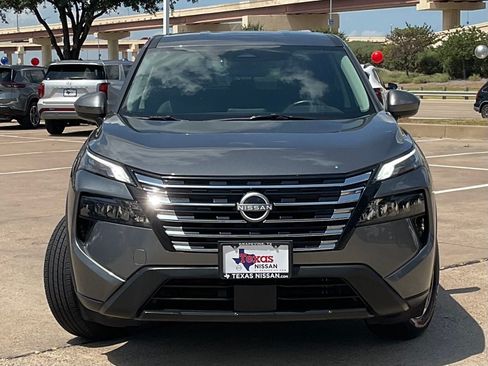 Used 2025 Nissan Rogue SV FWD image 2