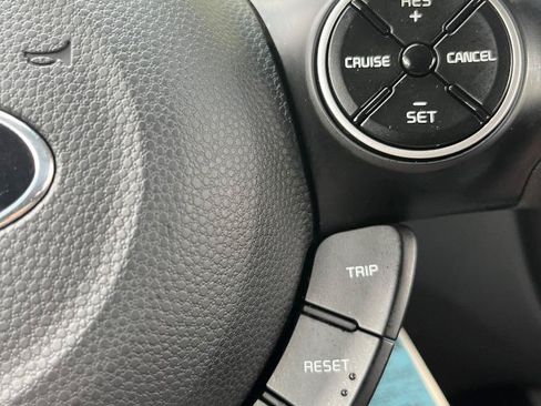 Used 2016 Kia Soul + FWD image 43