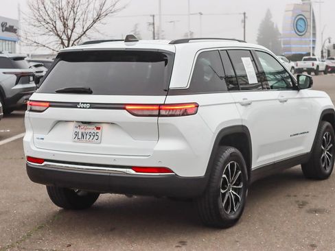 Used 2023 Jeep Grand Cherokee 4WD 4xe image 4