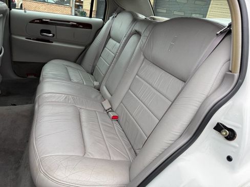 Used 2000 Lincoln Town Car Executive image 20