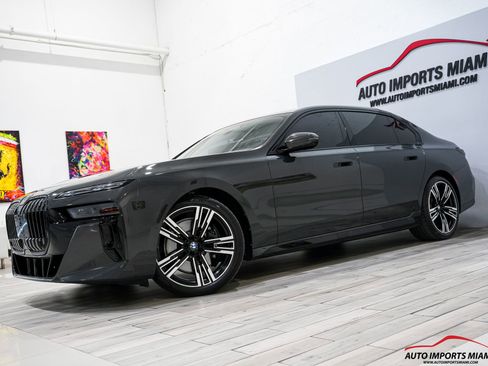 Used 2023 BMW 760i xDrive w/ Executive Package AWD/4WD image 4