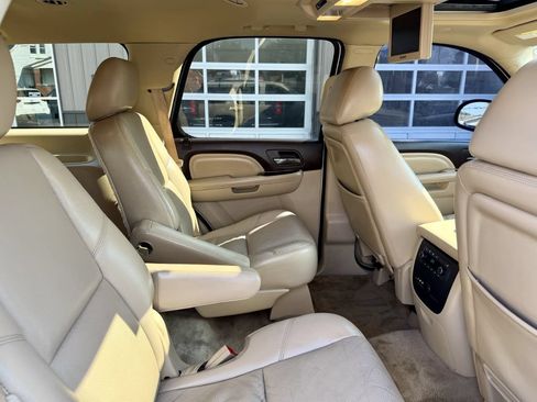 Used 2011 GMC Yukon Denali AWD/4WD image 17