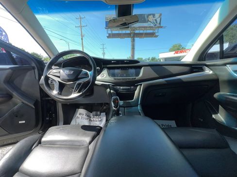 Used 2017 Cadillac XT5 Luxury w/ Driver Awareness Package FWD image 17