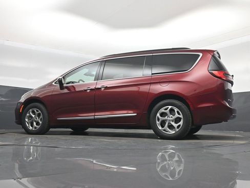 Used 2022 Chrysler Pacifica Limited image 54