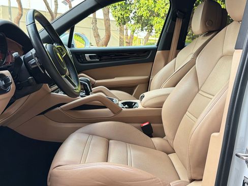 Used 2023 Porsche Cayenne S image 6