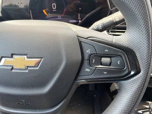 Used 2025 Chevrolet Trax LT FWD image 43