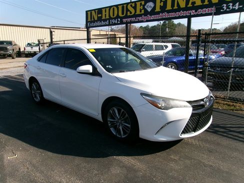 Used 2017 Toyota Camry SE image 6
