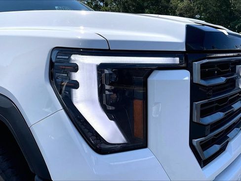 Used 2025 GMC Sierra 2500 AT4 w/ AT4 Premium Plus Package AWD/4WD image 32