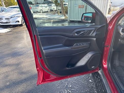 Used 2023 GMC Acadia Denali w/ Denali Technology Package image 12