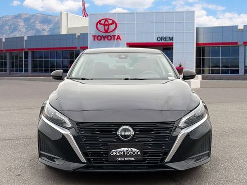 Used 2024 Nissan Altima 2.5 SV FWD image 2