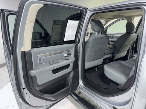 Used 2020 RAM 1500 Classic SLT w/ Luxury Group image 25