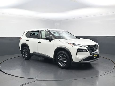 Used 2023 Nissan Rogue S FWD image 9