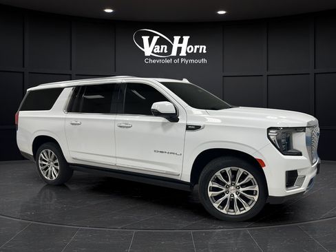 Used 2022 GMC Yukon XL Denali AWD/4WD image 1