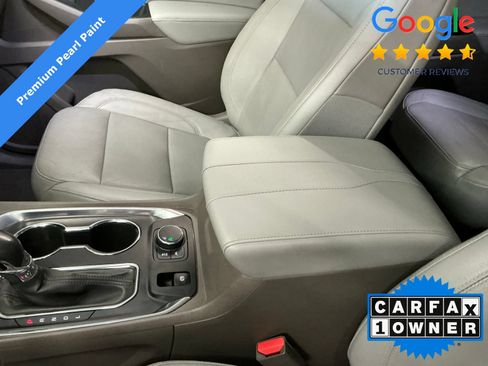 Used 2021 Chevrolet Traverse Premier FWD image 28