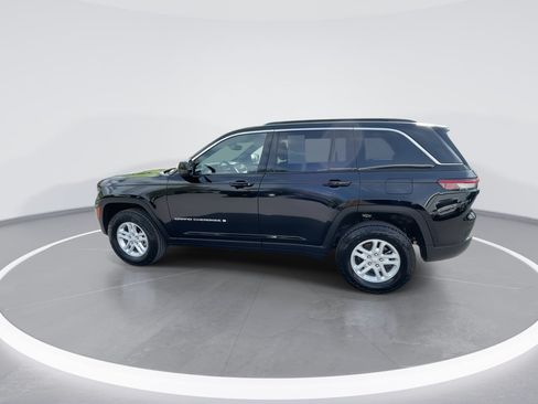 Used 2024 Jeep Grand Cherokee Laredo w/ Luxury Tech Group I AWD/4WD image 11