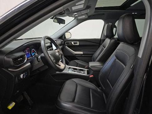 Used 2022 Ford Explorer XLT w/ Equipment Group 202A AWD/4WD image 2