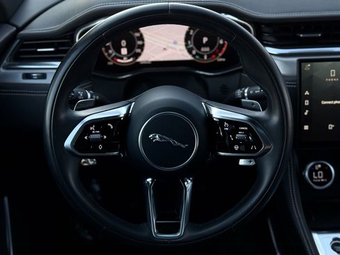 Used 2024 Jaguar F-PACE R-Dynamic S image 18