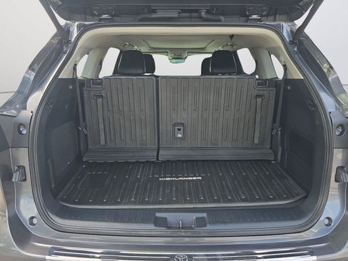 Used 2024 Toyota Highlander Platinum AWD/4WD image 29