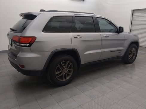 Used 2016 Jeep Grand Cherokee Laredo 75th Anniversary image 10